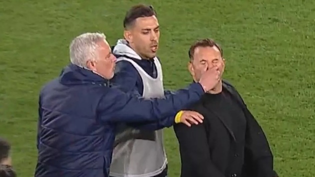 Cuộc xung đột giữa Mourinho và Galatasaray lại bùng nổ