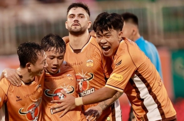 Cựu cầu thủ HAGL liên tục tỏa sáng khi sang Thái Lan thi đấu
