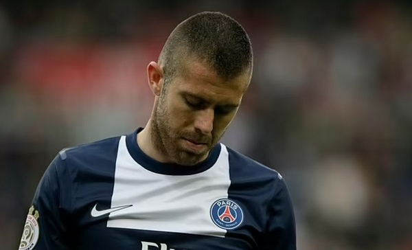 Cựu cầu thủ PSG bị đuổi khỏi Anfield vì cổ vũ đội nhà