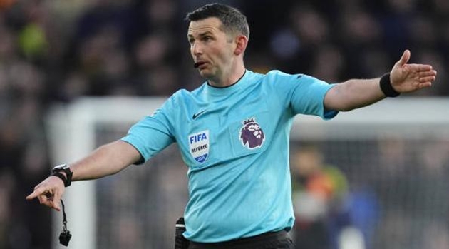 Cựu giám đốc PGMOL bênh vực Arsenal, yêu cầu loại Michael Oliver