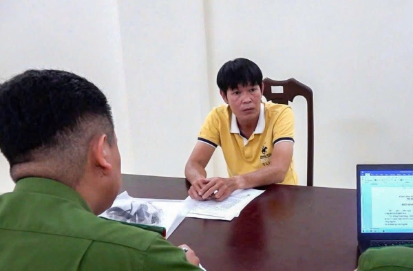 Cựu vua phá lưới V-League cùng HLV Nguyễn Tý bị bắt do tham ô tiền công