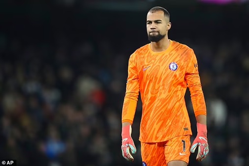 Đã đến lúc Chelsea tàn nhẫn với Robert Sanchez