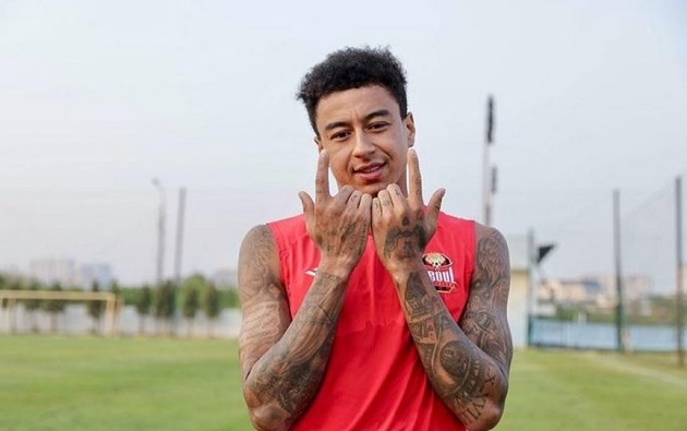 Đá giao hữu với Viettel, Jesse Lingard than khó