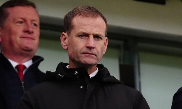 Dan Ashworth né tránh truyền thông sau trận thua của Man United