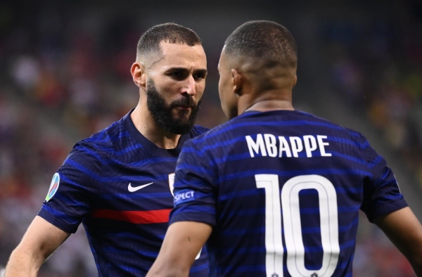 Danh hiệu của Mbappe bị lu mờ bởi lá phiếu gây tranh cãi của Benzema