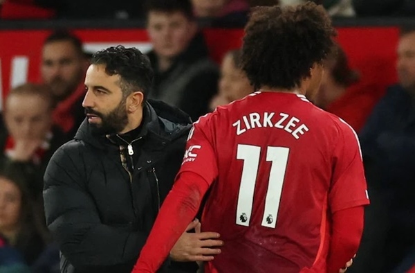 Dấu chấm hết cho Zirkzee tại Man Utd