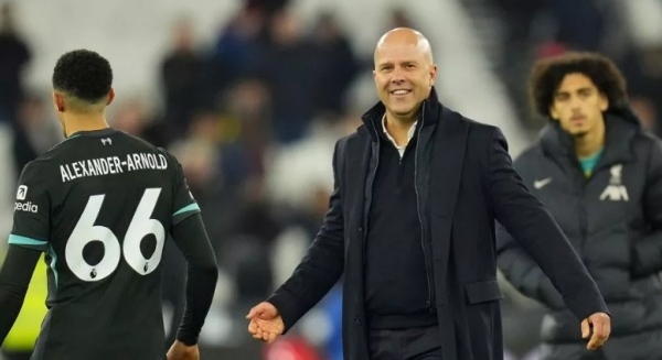 Đấu Man United, Arne Slot nhận định về cuộc đua vô địch ở Premier League