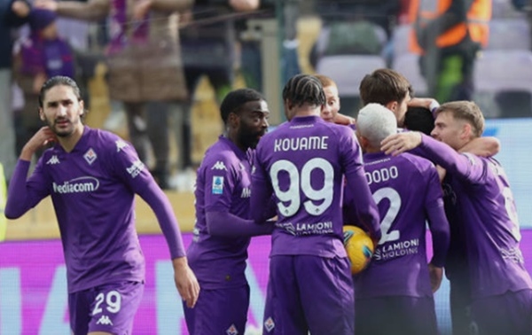 De Gea trắng lưới, Fiorentina vững vàng top 4, cân bằng điểm với Inter