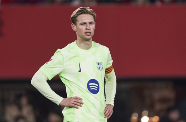 De Jong đối mặt với thử thách lớn tại Barcelona