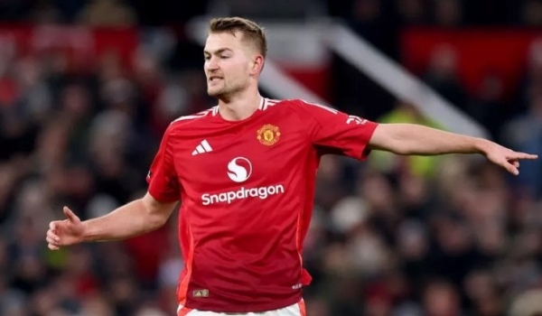 De Ligt tiết lộ cảm giác thi đấu ở MU