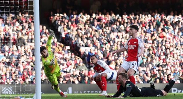 Để thua West Ham, Arsenal coi như vỡ mộng vô địch
