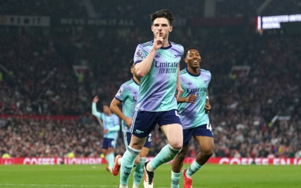 "Declan Rice làm câm lặng cổ động viên Man Utd"