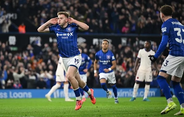 Delap chứng tỏ anh là lời giải cho hàng công Chelsea