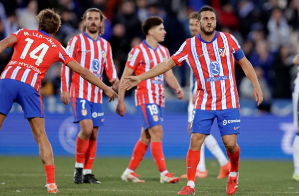 Địa chấn tại La Liga: Atletico trở lại mặt đất; Barca chấm dứt mạch thắng