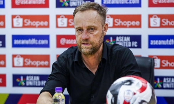 Điểm tin bóng đá Việt Nam 12/2: Ông Polking chê bai mặt sân V-League; Hendrio chọn xong tên tiếng Việt