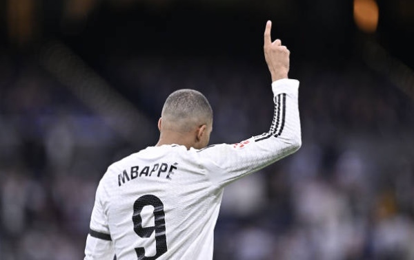 Điểm tựa tuyệt vời để Real hướng đến trận derby Madrid