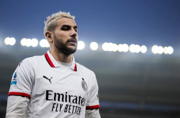 Diễn biến vụ Theo Hernandez rời AC Milan: 2 ông lớn thành Manchester nhập cuộc