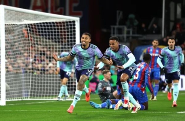 Điều Liverpool trội hơn Arsenal trong cuộc đua vô địch
