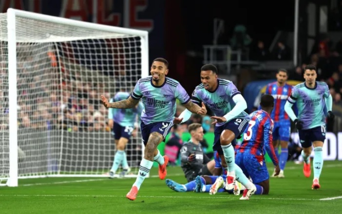 Điều Liverpool trội hơn Arsenal trong cuộc đua vô địch