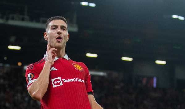 Diogo Dalot gây chú ý với video triệt lông
