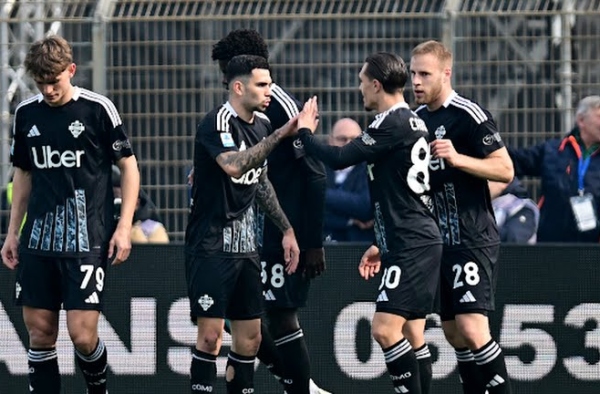 Đội bóng của Fabregas thắng sốc Napoli