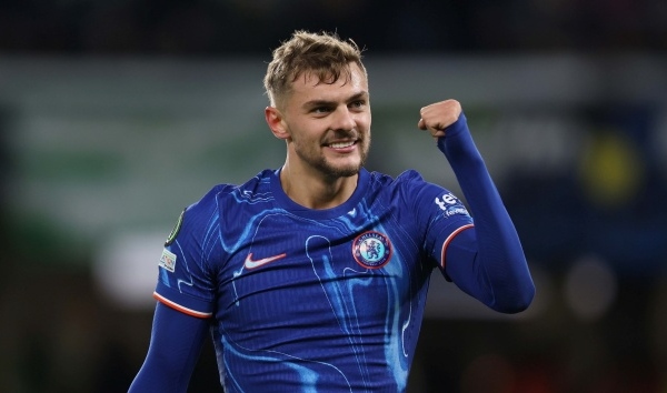 Đồng đội ở Chelsea ngả mũ trước Marc Guiu