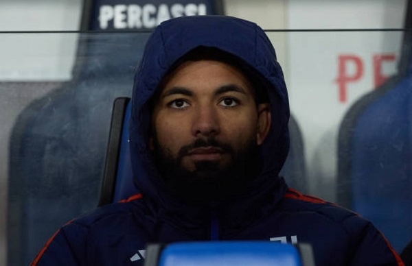 Douglas Luiz bỏ ngỏ khả năng gia nhập hai đội bóng thành Manchester