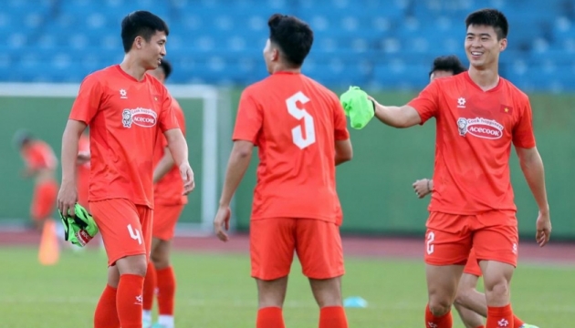 DUY MAH - Trưởng phòng Biển tạm thời rời Việt Nam, Tien Linh trở lại luyện tập