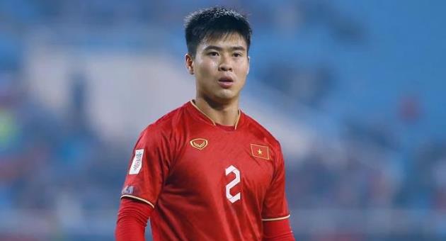 Duy Mạnh khiến HLV Kim Sang-sik đau đầu