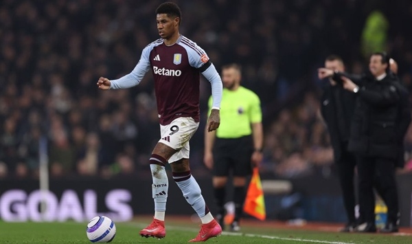Enzo Fernandez bị réo tên ở bàn gỡ hòa của Villa