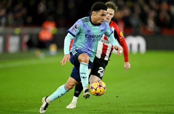 Ethan Nwaneri ấn tượng ra sao trong lần đầu đá chính ở Premier League?