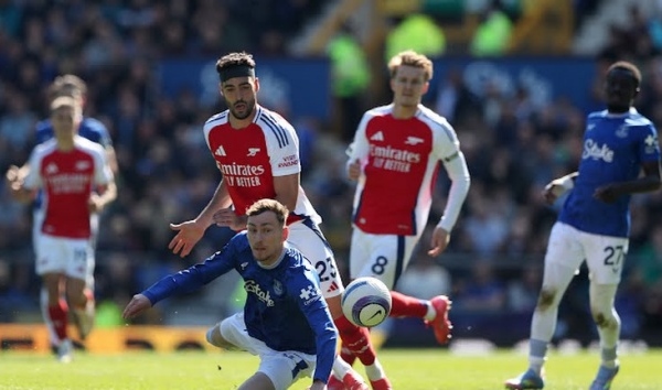 Everton 1-1 Arsenal: Nightmare xuất hiện; Tạm biệt ngai vàng
