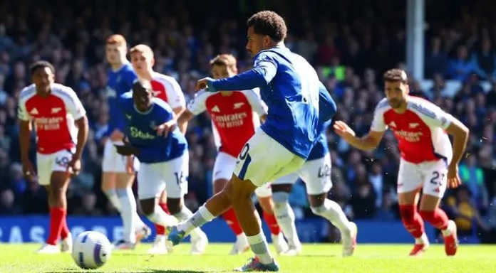 "Everton đã giúp Liverpool bằng một tay - điều này rất hiếm!"