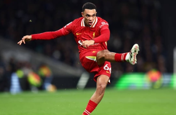 Fabrizio Romano: "Alexander-Arnold đứng đầu danh sách chiêu mộ của Real Madrid"