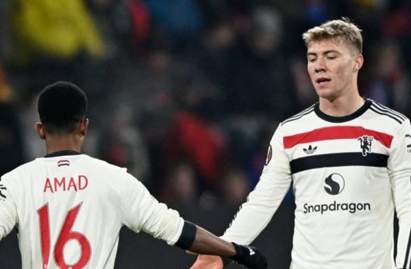 Fan MU chán ngấy Hojlund vì nổi giận với Amad Diallo
