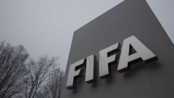 FIFA đình chỉ nhân viên sau cáo buộc quan hệ tình dục đồng giới với trẻ vị thành niên