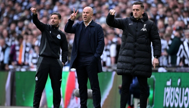 Frank Leboeuf chỉ trích Arne Slot vì sai lầm khiến Liverpool thua Newcastle