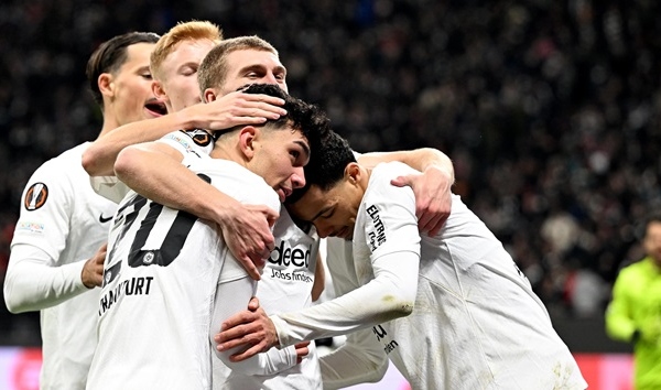Frankfurt thắng dễ Ferencvaros trên sân nhà