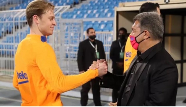 Frenkie de Jong và mối quan hệ ''khó nói'' với Barcelona