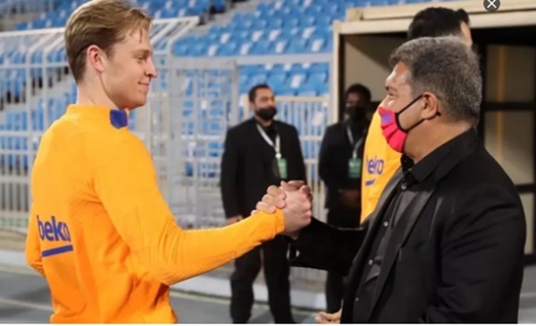 Frenkie de Jong và mối quan hệ "không thể nói" của anh ấy với Barcelona