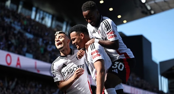 Fulham 3-2 Liverpool: Điểm đen của Robertson; ARSENAL LEMTRETS