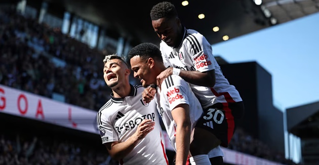 Fulham 3-2 Liverpool: Điểm đen của Robertson; ARSENAL LEMTRETS