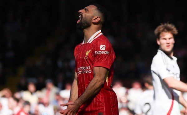 Fulham Rocks trước khi Fulham giương chuông báo thức của Liverpool