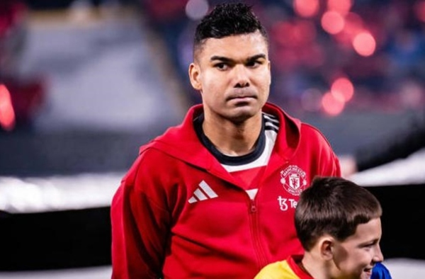 Gây thất vọng tại M.U, Casemiro vẫn "đắt hàng" trên TTCN