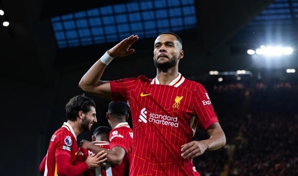 Gakpo chốt tương lai với Liverpool, tri ân Van Nistelrooy