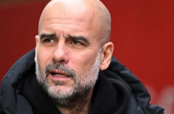 Gary Neville đã chính xác, Pep thất bại với kế hoạch B