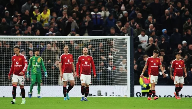 Gary Neville chỉ trích Man United, nói rõ điểm yếu chí mạng