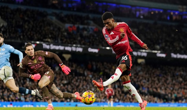 Gary Neville: MU thắng không xứng đáng, nhưng Amad Diallo thì có