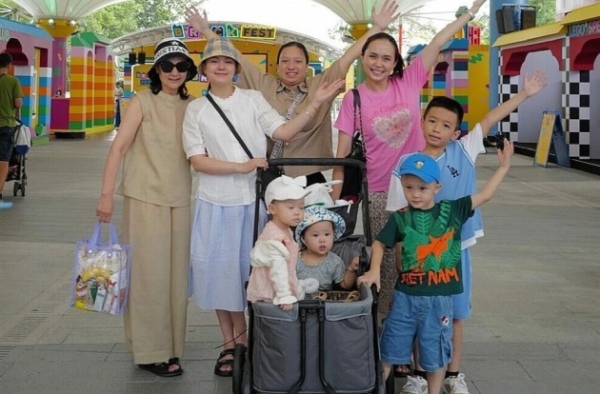 Gia đình Duy Mạnh và Văn Quyết sang Malaysia cổ vũ trận gặp MU