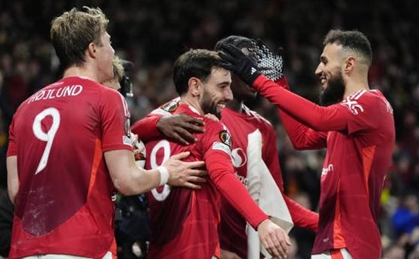 Giấc mơ Europa League vẫn chưa khép lại với M.U